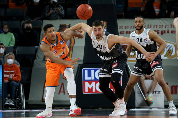 运动会中 运动会中